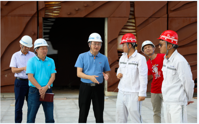歡迎三沙市市委常委，市長(zhǎng)鄧忠蒞臨我司承接的三沙廣場(chǎng)項(xiàng)目，三沙文體館項(xiàng)目現(xiàn)場(chǎng)調(diào)研并指導(dǎo)